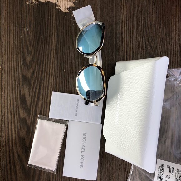 Michael kors sunglasses - Picture 1 of 3